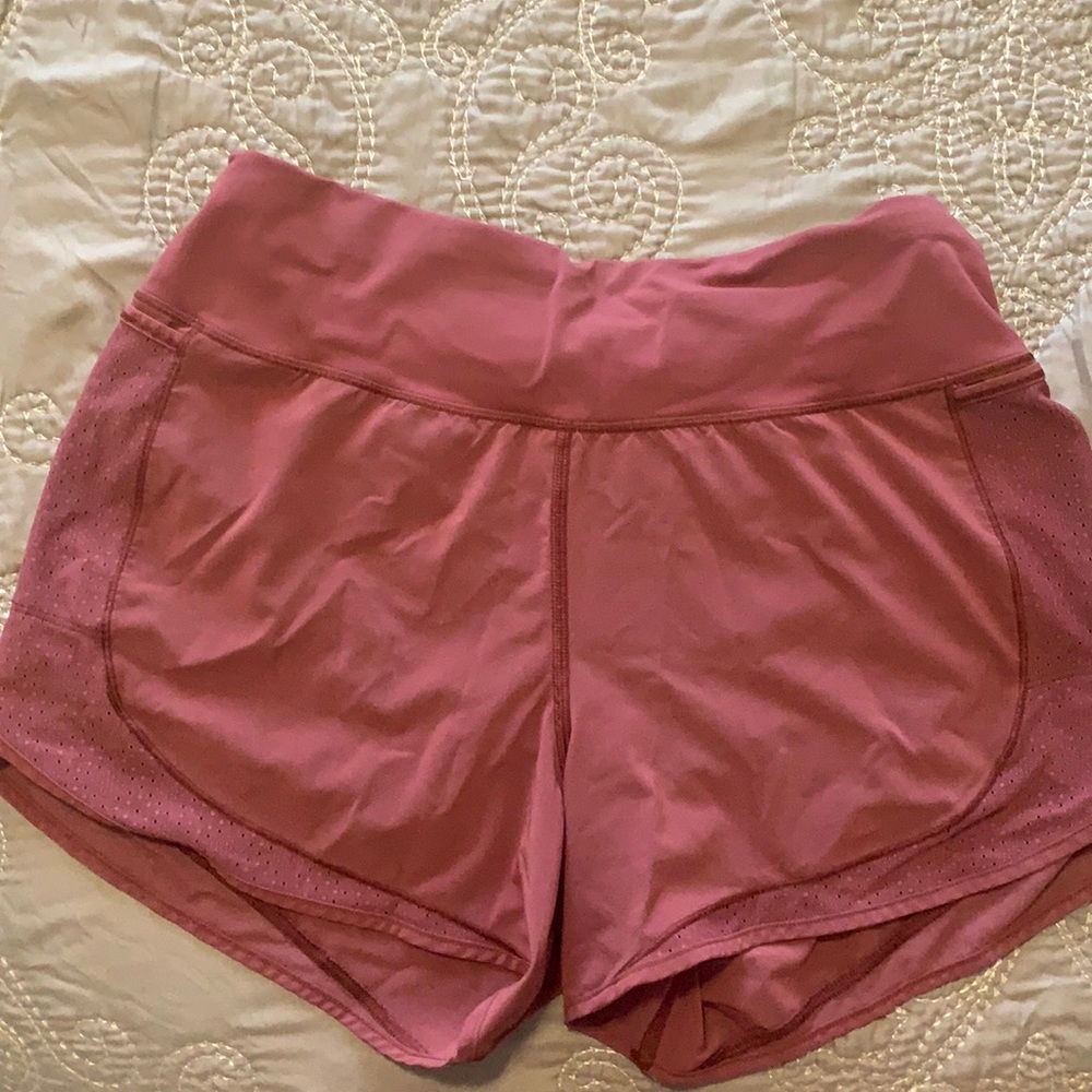 Lululemon run shorts size 6
